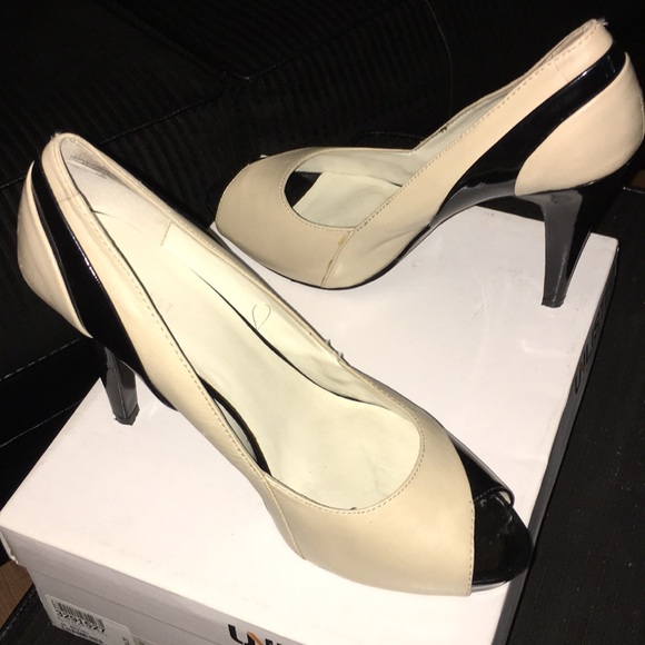 Nine West Tan and Black Heel - Picture 3 of 6